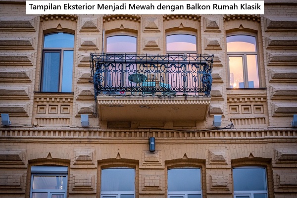 Balkon Rumah Klasik